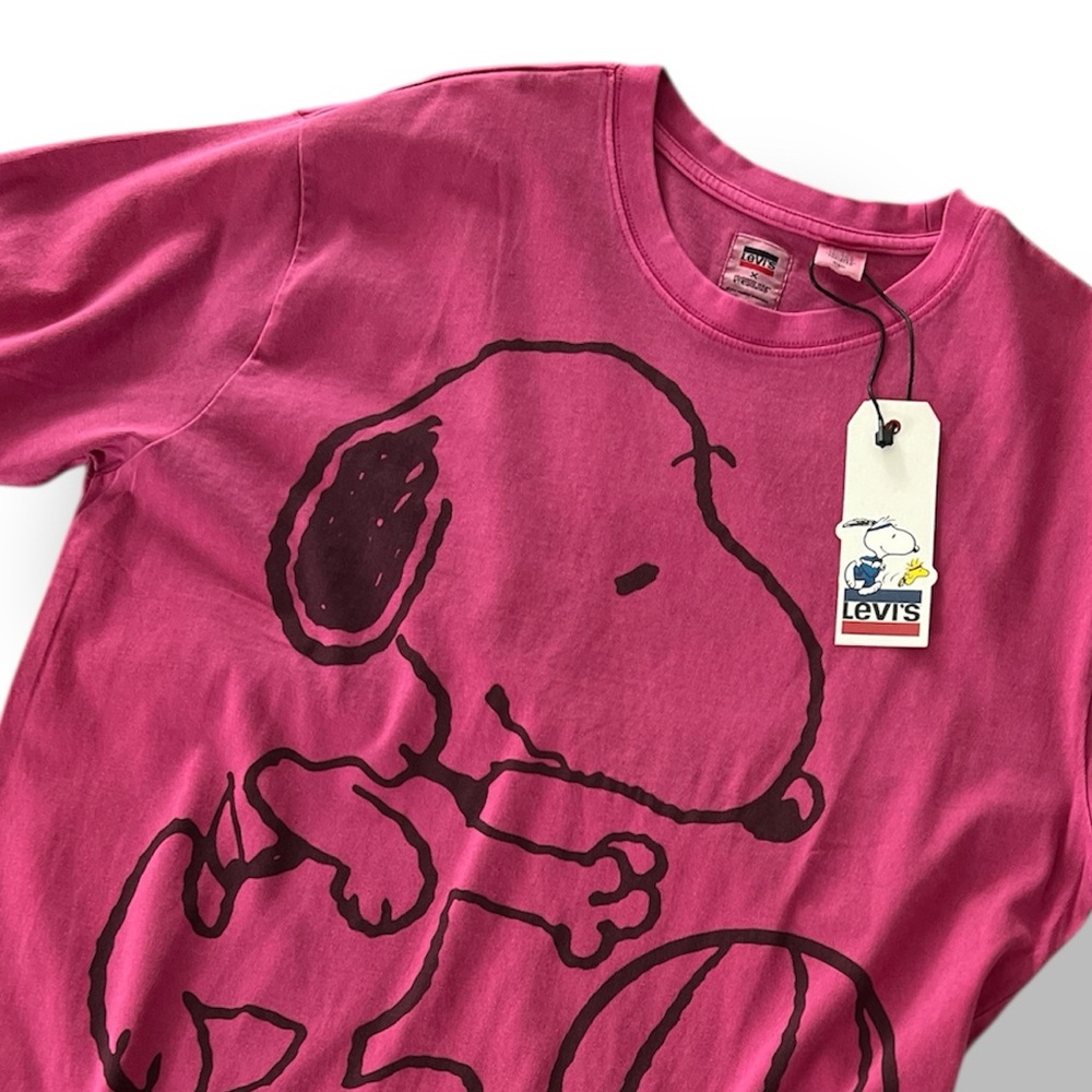 Levi & Peanuts Colab Pink Snoopy T-Shirt - Picture 6 of 7